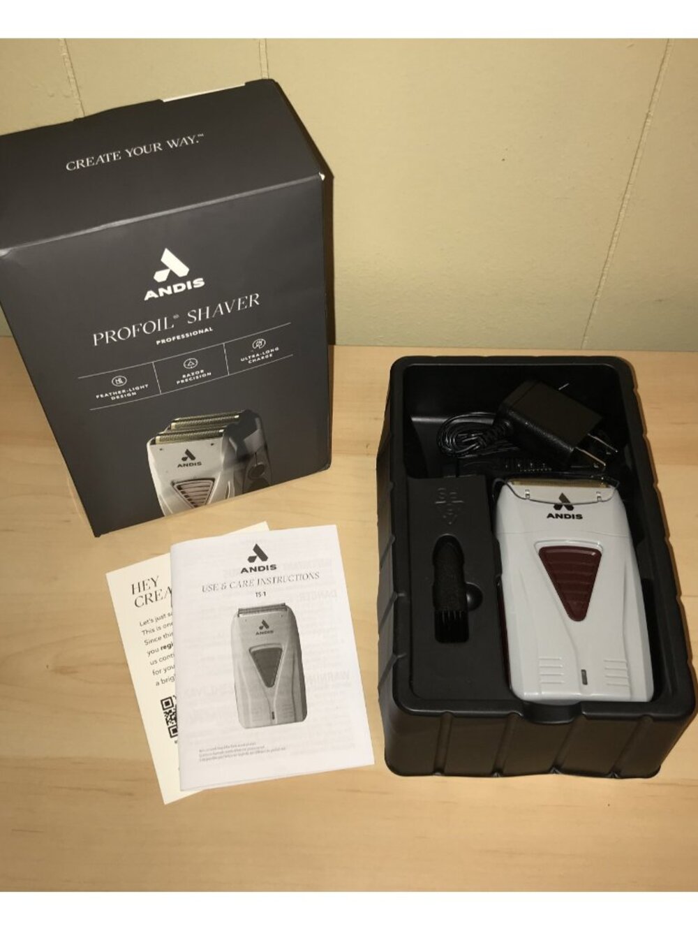 Andis Pro Foil Lithium Titanium Cordless Foil Shaver (TS-1 -17235) - Gray - Picture 2 of 7